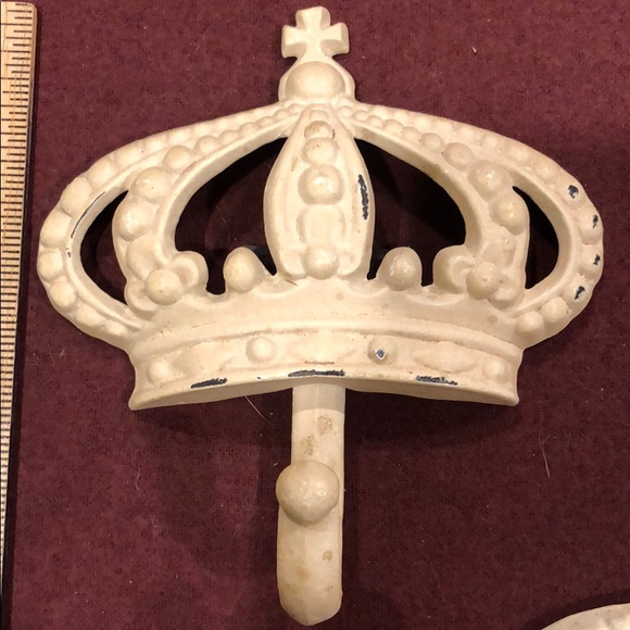 Adorable metal crown hooks - Picture 2 of 6